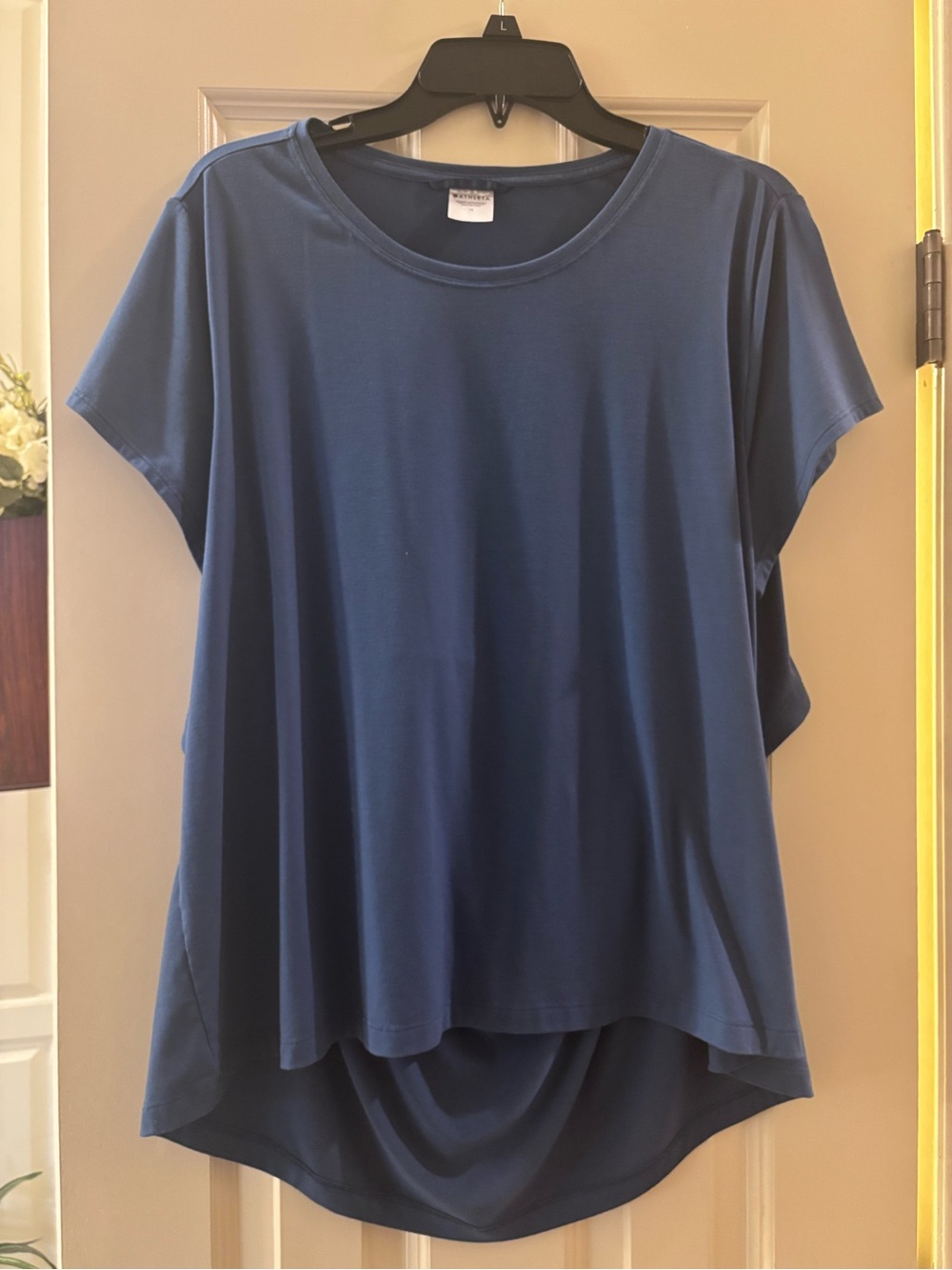 Athleta Navy Blue Women's Scoop Neck Top Cut Out Back